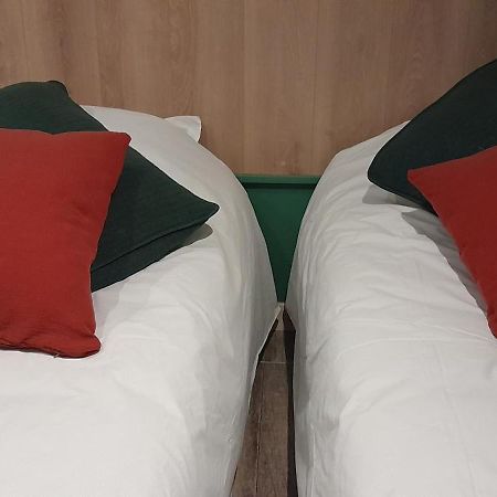 La Pause Sous Le Pin B&B Chambres D'Hotes กาเปสตอง ภายนอก รูปภาพ