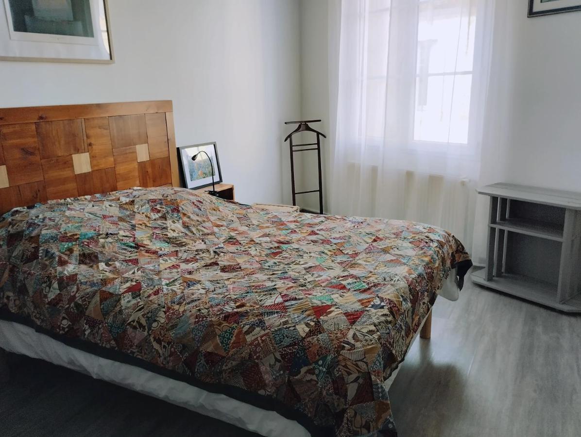 La Pause Sous Le Pin B&B Chambres D'Hotes กาเปสตอง ภายนอก รูปภาพ