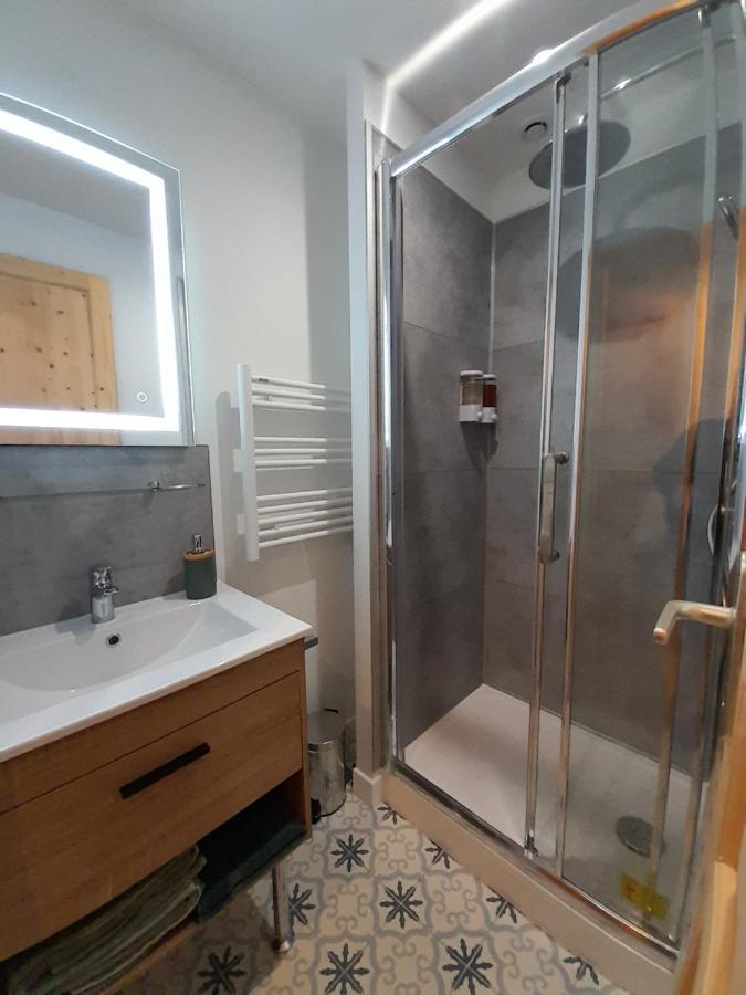 La Pause Sous Le Pin B&B Chambres D'Hotes กาเปสตอง ภายนอก รูปภาพ