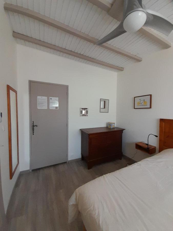 La Pause Sous Le Pin B&B Chambres D'Hotes กาเปสตอง ภายนอก รูปภาพ